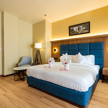 The White Rock Inn & Dine Shillong Extérieur photo