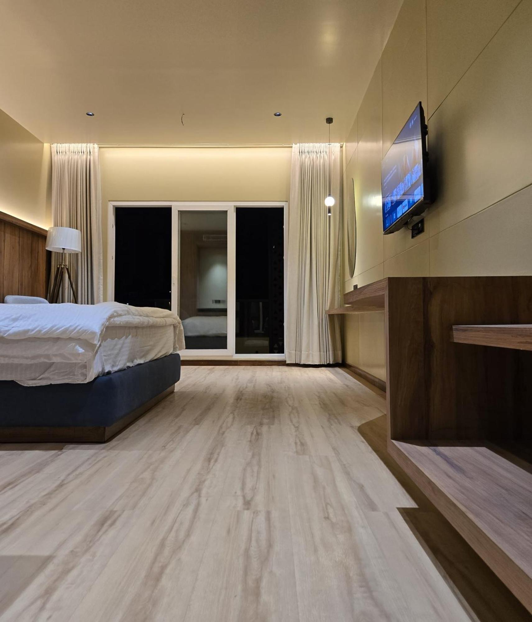 The White Rock Inn & Dine Shillong Extérieur photo
