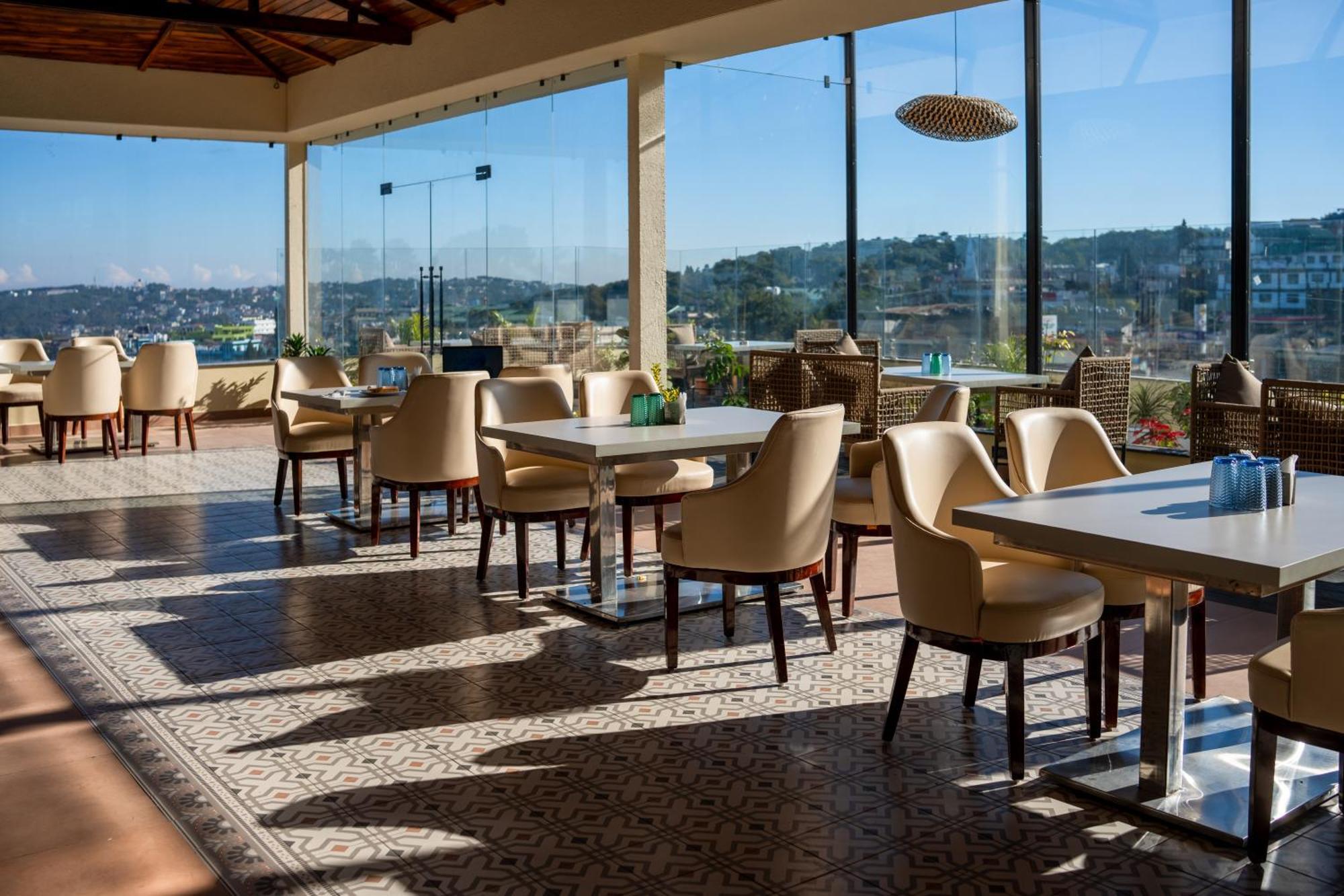 The White Rock Inn & Dine Shillong Extérieur photo