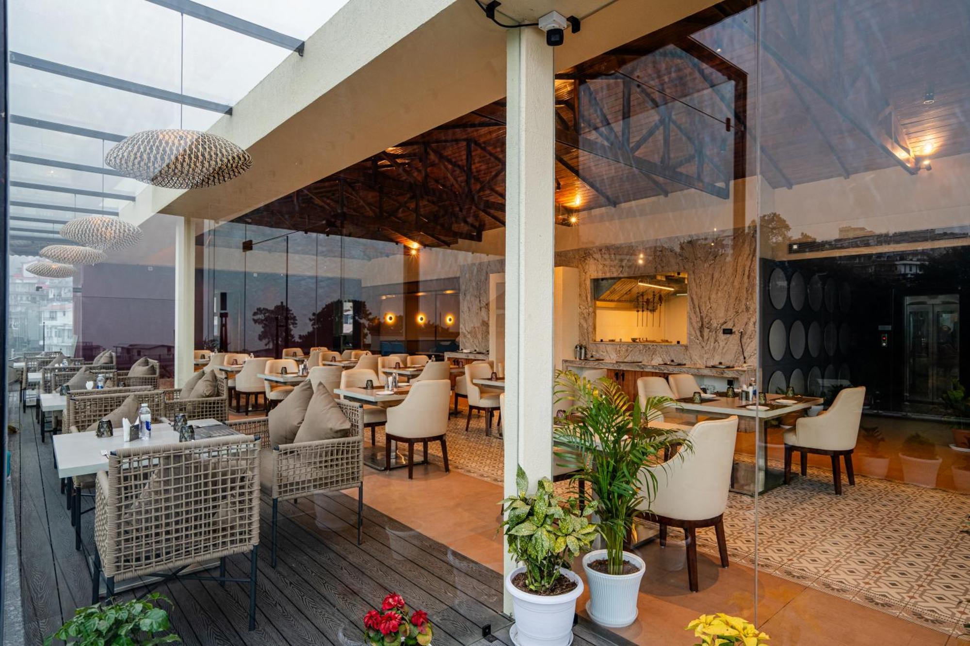 The White Rock Inn & Dine Shillong Extérieur photo