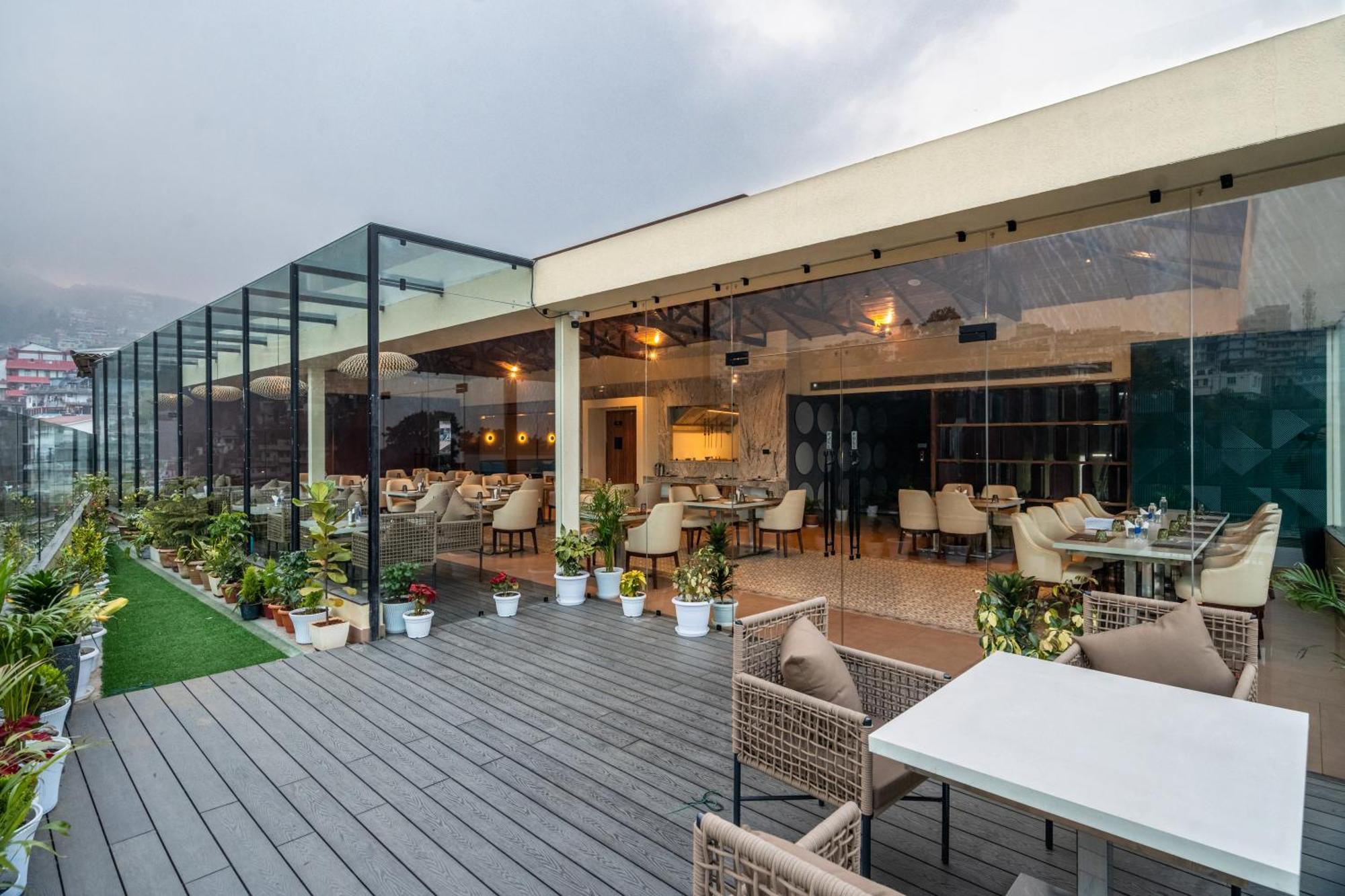 The White Rock Inn & Dine Shillong Extérieur photo