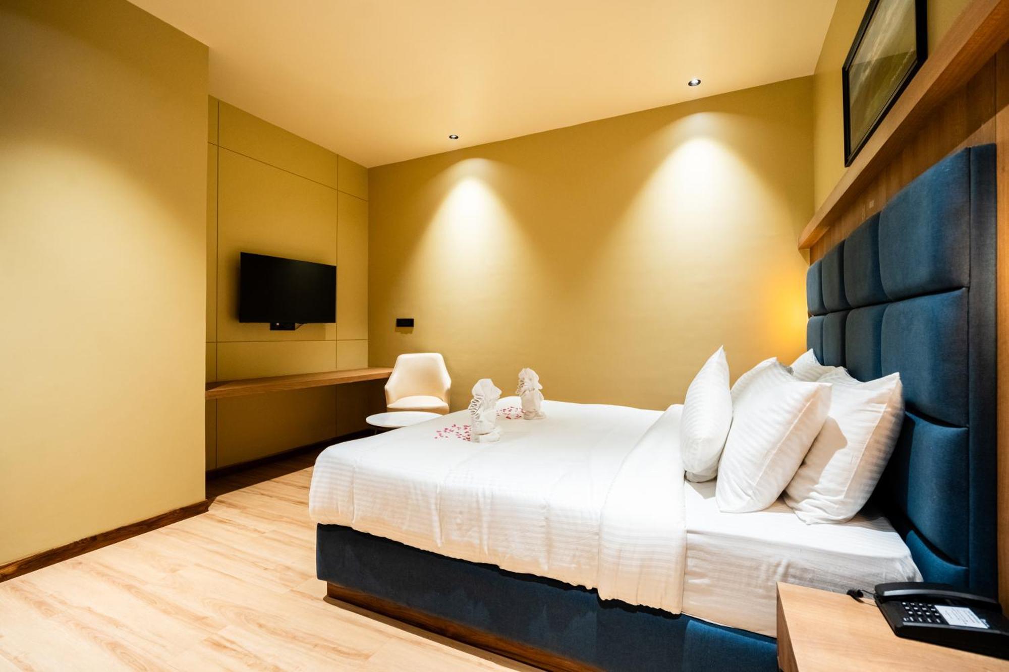 The White Rock Inn & Dine Shillong Extérieur photo